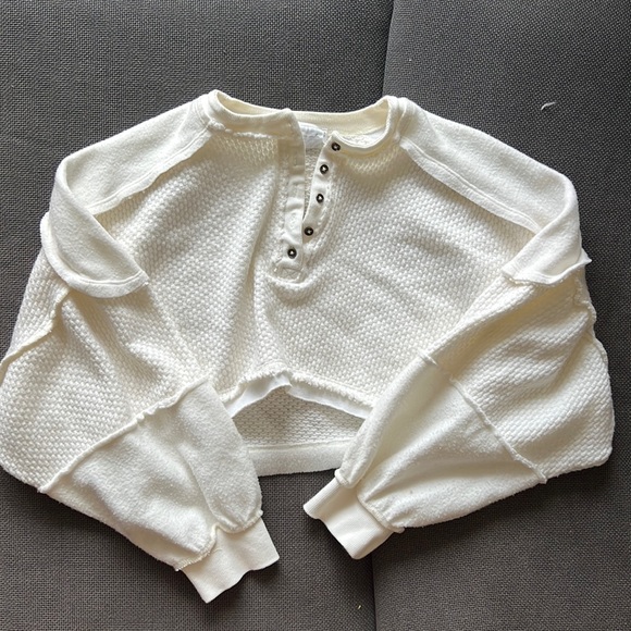 UO Cropped Henley - Picture 5 of 5